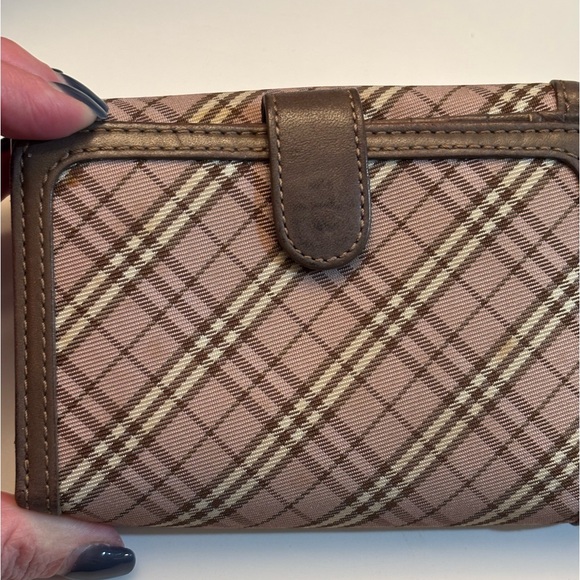 Burberry Compact Wallet EUC - Picture 3 of 7